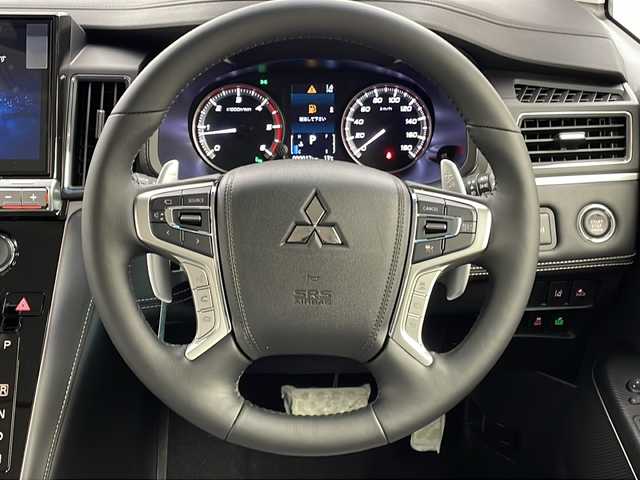 三菱 デリカＤ：５ シャモニー 大阪府 2025(令7)年 0.1千km グラファイトグレーメタリック/ブラックマイカ 登録済未使用車/専用ALPINE11型ナビ/【フルセグTV/Bluetooth/HDMI/CD/DVD/FM/AM】/全方位カメラ/パワーバックドア/ブラインドスポットモニター/両側パワースライドドア/前後コーナーセンサー/センターデフロック/三菱e-Assist/・車線逸脱警報システム/・レーダークルーズコントロール/・衝突被害軽減ブレーキシステム/・オートマチックハイビーム/・後側方車両検知警報システム/・誤発進抑制機能/ハーフレザーシート/D/N席シートヒーター/ステアリングヒーター/パドルシフト/オートホールド/ステアリングスイッチ/LEDヘッドライト/スマートキー/スペアキー/保証書/取扱説明書/点検記録簿