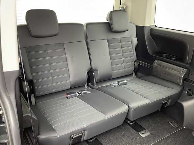 三菱 デリカＤ：５ シャモニー 大阪府 2025(令7)年 0.1千km グラファイトグレーメタリック/ブラックマイカ 登録済未使用車/専用ALPINE11型ナビ/【フルセグTV/Bluetooth/HDMI/CD/DVD/FM/AM】/全方位カメラ/パワーバックドア/ブラインドスポットモニター/両側パワースライドドア/前後コーナーセンサー/センターデフロック/三菱e-Assist/・車線逸脱警報システム/・レーダークルーズコントロール/・衝突被害軽減ブレーキシステム/・オートマチックハイビーム/・後側方車両検知警報システム/・誤発進抑制機能/ハーフレザーシート/D/N席シートヒーター/ステアリングヒーター/パドルシフト/オートホールド/ステアリングスイッチ/LEDヘッドライト/スマートキー/スペアキー/保証書/取扱説明書/点検記録簿