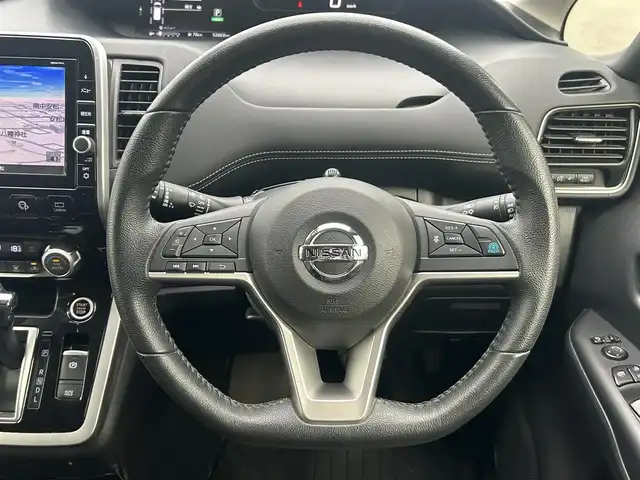 日産 セレナ ハイウェイスター Vセレクション 大阪府 2017(平29)年 5.3万km ブリリアントホワイトパール 純正９インチナビ(BT/フルセグ/CD/DVD)/全方位カメラ/ALPINE後席モニター/プロパイロット/エマージェンシーブレーキ/盗難防止装置/コーナーセンサー/両側パワースライドドア/デジタルインナーミラー/ETC/LEDヘッドライト/オートライト/ドライブレコーダー/純正アルミホイール/純正フロアマット/スペアキー/エンジンスタートボタン