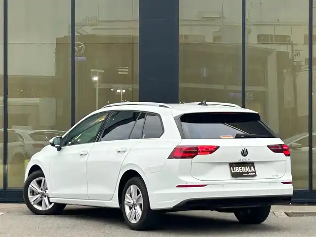 フォルクスワーゲン ＶＷ ゴルフ ヴァリアント 石川県 2022(令4)年 2万km 白 純正メモリナビ/（BT／AM／FM／DVD）/バックカメラ/パワーバックドア/ステアリングスイッチ/パドルシフト/クルーズコントロール/レーンキープアシスト/LEDヘッドライト/オートライト/保証書/取り扱い説明書/スマートキー