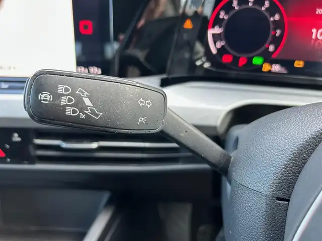 フォルクスワーゲン ＶＷ ゴルフ ヴァリアント 石川県 2022(令4)年 2万km 白 純正メモリナビ/（BT／AM／FM／DVD）/バックカメラ/パワーバックドア/ステアリングスイッチ/パドルシフト/クルーズコントロール/レーンキープアシスト/LEDヘッドライト/オートライト/保証書/取り扱い説明書/スマートキー