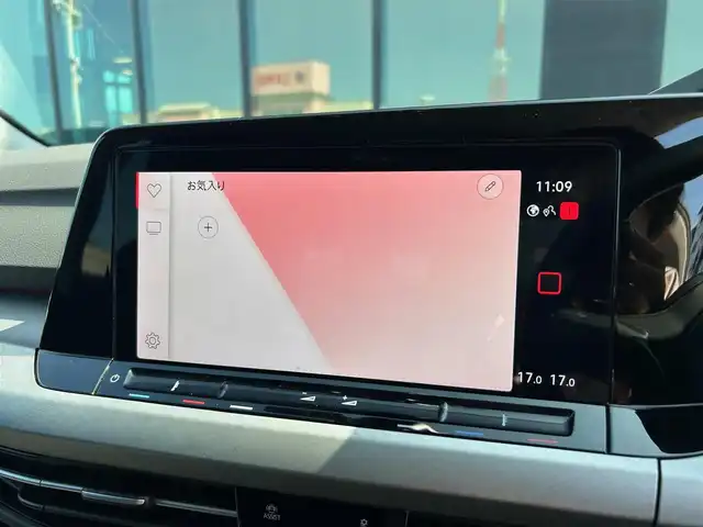 フォルクスワーゲン ＶＷ ゴルフ ヴァリアント 石川県 2022(令4)年 2万km 白 純正メモリナビ/（BT／AM／FM／DVD）/バックカメラ/パワーバックドア/ステアリングスイッチ/パドルシフト/クルーズコントロール/レーンキープアシスト/LEDヘッドライト/オートライト/保証書/取り扱い説明書/スマートキー