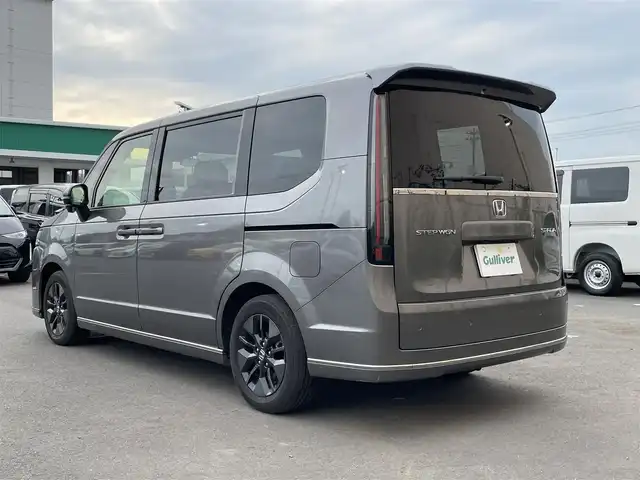 ホンダ ステップワゴン スパーダ 東京都 2024(令6)年 1.1万km グレー ホンダセンシング/純正ナビ/フルセグTV/バックカメラ/衝突被害軽減システム/レーンキープアシスト/電動リアゲート/ブラインドスポットモニター/コーナーセンサー（前後）/シートヒーター（D/N席）/レーダークルーズコントロール/両側電動スライドドア/ETC/前後ドライブレコーダー/パドルシフト/アイドリングストップ/純正フロアマット/オートライト/LEDヘッドライト/純正16インチアルミホイール
