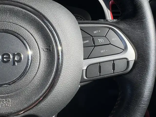 クライスラー・ジープ ジープ レネゲード 石川県 2018(平30)年 6.3万km 白 ワンオーナー/4WD/純正メモリナビ/　Bluetooth・AM/FM・USB・AUX/バックカメラ/ビルトインETC/前後ドライブレコーダー/クルーズコントロール/ブラインドスポットモニター/ルーフレール/純正アルミホイール/アンチロック・ブレーキ・システム/横滑り防止装置/コーナーセンサー/レーンキープアシスト/盗難防止装置/ダウンヒルアシストコントロール/パーキングアシスト/エアバッグ（W+サイド）/カーテンエアバッグ/スマートキー