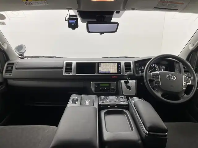 トヨタ ハイエース GL 群馬県 2023(令5)年 1.2万km ブラックマイカ パノラミックビューモニター/デジタルインナーミラー/純正フリップダウンモニター/＝＝＝＝＝/純正7インチナビ/・AM/FM/CD/DVD/SD/Bluetooth/フルセグTV/＝＝＝＝＝/デジタルインナーミラー　パノラミックビューモニター　純正フリップダウンモニター　純正７型ナビ　前後ドライブレコーダー　電動スライドドア　プッシュスタート　スマートキー　ＡＣ１００Ｖ電源　ＥＴＣ　禁煙車