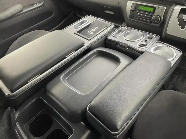 トヨタ ハイエース GL 群馬県 2023(令5)年 1.2万km ブラックマイカ パノラミックビューモニター/デジタルインナーミラー/純正フリップダウンモニター/＝＝＝＝＝/純正7インチナビ/・AM/FM/CD/DVD/SD/Bluetooth/フルセグTV/＝＝＝＝＝/デジタルインナーミラー　パノラミックビューモニター　純正フリップダウンモニター　純正７型ナビ　前後ドライブレコーダー　電動スライドドア　プッシュスタート　スマートキー　ＡＣ１００Ｖ電源　ＥＴＣ　禁煙車