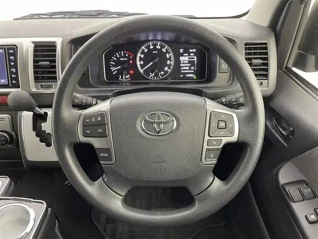 トヨタ ハイエース GL 群馬県 2023(令5)年 1.2万km ブラックマイカ パノラミックビューモニター/デジタルインナーミラー/純正フリップダウンモニター/＝＝＝＝＝/純正7インチナビ/・AM/FM/CD/DVD/SD/Bluetooth/フルセグTV/＝＝＝＝＝/デジタルインナーミラー　パノラミックビューモニター　純正フリップダウンモニター　純正７型ナビ　前後ドライブレコーダー　電動スライドドア　プッシュスタート　スマートキー　ＡＣ１００Ｖ電源　ＥＴＣ　禁煙車