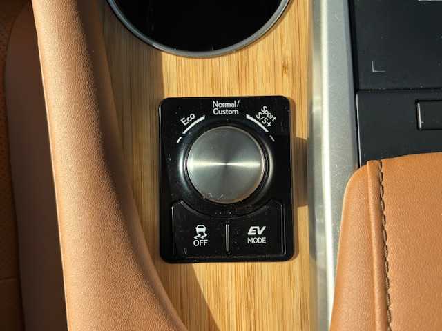 レクサス ＲＸ 450h バージョンL 宮城県 2021(令3)年 4.7万km グラファイトブラックガラスフレーク 登録時走行距離46628km/純正ナビ/TV・CD・DVD・AM・FM・Bluetooth/ETC2.0/エマージェンシーブレーキ/横滑り防止装置/コーナーセンサー（前後）/ハンドルヒーター/シートヒーター（全席）/エアシート（前席）/パワーシート（全席）/アラウンドビューモニター/純正LEDヘッドライト/クルーズコントロール（追従有）/純正フロアマット/純正アルミホイール