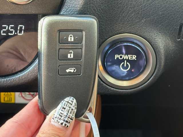 レクサス ＲＸ 450h バージョンL 宮城県 2021(令3)年 4.7万km グラファイトブラックガラスフレーク 登録時走行距離46628km/純正ナビ/TV・CD・DVD・AM・FM・Bluetooth/ETC2.0/エマージェンシーブレーキ/横滑り防止装置/コーナーセンサー（前後）/ハンドルヒーター/シートヒーター（全席）/エアシート（前席）/パワーシート（全席）/アラウンドビューモニター/純正LEDヘッドライト/クルーズコントロール（追従有）/純正フロアマット/純正アルミホイール