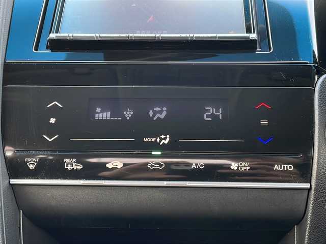 ホンダ シャトル ハイブリッド ホンダセンシング 青森県 2018(平30)年 11.1万km プラチナホワイトパール 4WD/社外メモリナビ/Bluetooth・SD・USB/バックカメラ/ホンダセンシング/衝突軽減ブレーキ/追従クルーズコントロール/路外逸脱抑制機能/誤発進抑制機能/ワイパーデアイサー/ビルトインETC/LEDヘッドライト/フォグランプ/スマートキー/プッシュスタート