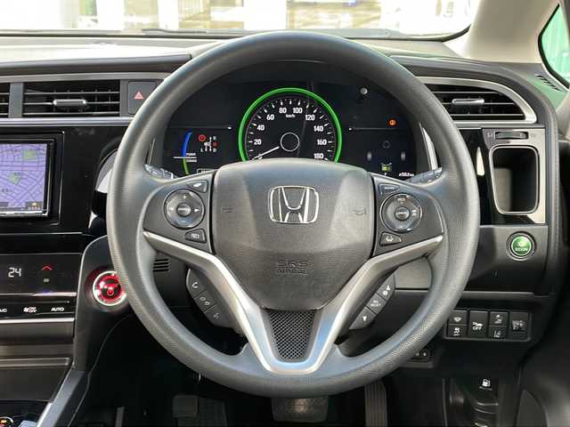 ホンダ シャトル ハイブリッド ホンダセンシング 青森県 2018(平30)年 11.1万km プラチナホワイトパール 4WD/社外メモリナビ/Bluetooth・SD・USB/バックカメラ/ホンダセンシング/衝突軽減ブレーキ/追従クルーズコントロール/路外逸脱抑制機能/誤発進抑制機能/ワイパーデアイサー/ビルトインETC/LEDヘッドライト/フォグランプ/スマートキー/プッシュスタート