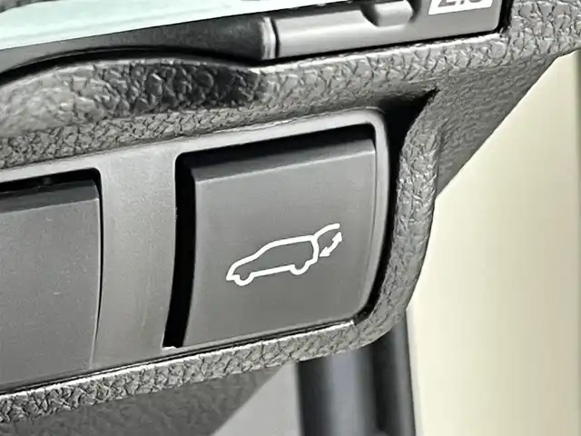 トヨタ カローラ クロス ハイブリッド Z 群馬県 2025(令7)年 0.1千km クリアベージュメタリック 純正１０．５インチオーディオディスプレイ　パノラマルーフ　パワーバックドア　Ｂカメラ　トヨタセーフティセンス　Ｆワイパーデアイサー　シートヒーター　シートクーラー　ＥＴＣ２．０　純正アルミホイール