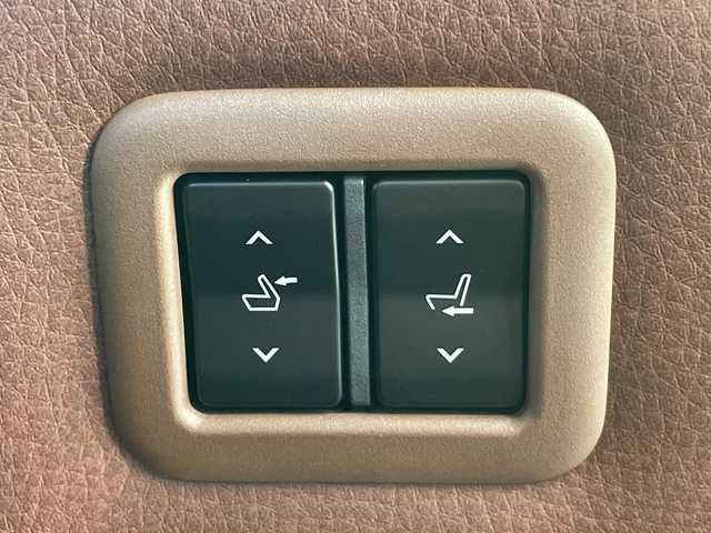 マツダ ＭＸ－３０ 愛知県 2022(令4)年 1.1万km 茶 セーフティパッケージ/純正10.25型ナビ/全方位カメラ/レーダークルーズコントロール/シートヒーター/バックカメラ/コーナーセンサー/純正アルミホイール/ブラインドスポットモニター/LEDヘッドライト/パドルシフト/ステアリングヒーター/オートライト/ドライブレコーダー/ETC/衝突軽減システム/フルセグ/Bluetooth/ステアリングスイッチ/スマートキー/プッシュスタート