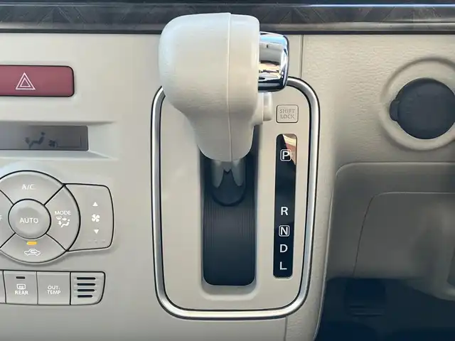 スズキ ラパン モード 静岡県 2021(令3)年 2.8万km ピュアホワイトP 純正ナビ（CD/DVD/BT/フルセグ）/全方位カメラ/エンジンスタートボタン/パワーステアリング/パワーウィンドウ/取扱説明書/アイドリングストップ/スマートキー/スペアキー1本/オートエアコン/USB入力端子/ベンチシート/純正フロアマット/布シート/前席シートヒーター/ABS/横滑り防止装置/コーナーセンサー/レーンキープアシスト/盗難防止装置/オートライト/オートマチックハイビーム/キセノン/Wエアバッグ/衝突軽減システム