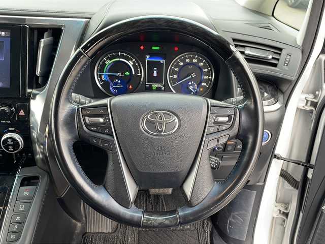 トヨタ アルファードハイブリット SR 青森県 2021(令3)年 6.1万km ホワイトパールクリスタルシャイン ・レザーシート/・純正ディスプレイオーディオ/・純正フリップダウンモニター/・DVD/フルセグ/Bluetooth/・バックカメラ/・ドライブレコーダー/・衝突被害軽減ブレーキ/・レーンキープアシスト/・レーダークルーズコントロール/・オートライト/・オートマチックハイビーム/・三眼LEDヘッドライト/・LEDフォグランプ/・パワーバックドア/・両側パワースライドドア/・シートヒーター/・横滑り防止装置/・純正フロアマット/・社外AW19インチ/・純正AW積込/・スペアタイヤ有り