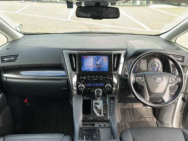 トヨタ アルファードハイブリット SR 青森県 2021(令3)年 6.1万km ホワイトパールクリスタルシャイン ・レザーシート/・純正ディスプレイオーディオ/・純正フリップダウンモニター/・DVD/フルセグ/Bluetooth/・バックカメラ/・ドライブレコーダー/・衝突被害軽減ブレーキ/・レーンキープアシスト/・レーダークルーズコントロール/・オートライト/・オートマチックハイビーム/・三眼LEDヘッドライト/・LEDフォグランプ/・パワーバックドア/・両側パワースライドドア/・シートヒーター/・横滑り防止装置/・純正フロアマット/・社外AW19インチ/・純正AW積込/・スペアタイヤ有り