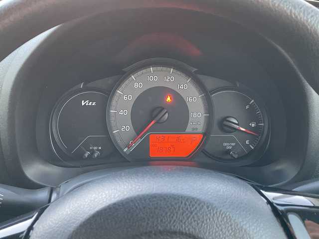 トヨタ ヴィッツ F セーフティエディション 新潟県 2018(平30)年 1.9万km ブラックマイカ 4WD/CD/USB/AUX/衝突被害軽減ブレーキ/レーンキープアシスト/コーナーセンサー/スマートキー/プッシュスタート/オートハイビーム/社外14インチアルミホイール