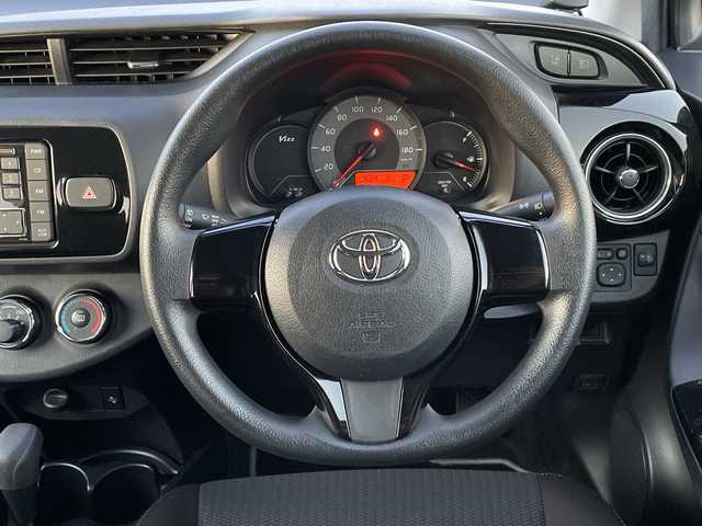 トヨタ ヴィッツ F セーフティエディション 新潟県 2018(平30)年 1.9万km ブラックマイカ 4WD/CD/USB/AUX/衝突被害軽減ブレーキ/レーンキープアシスト/コーナーセンサー/スマートキー/プッシュスタート/オートハイビーム/社外14インチアルミホイール