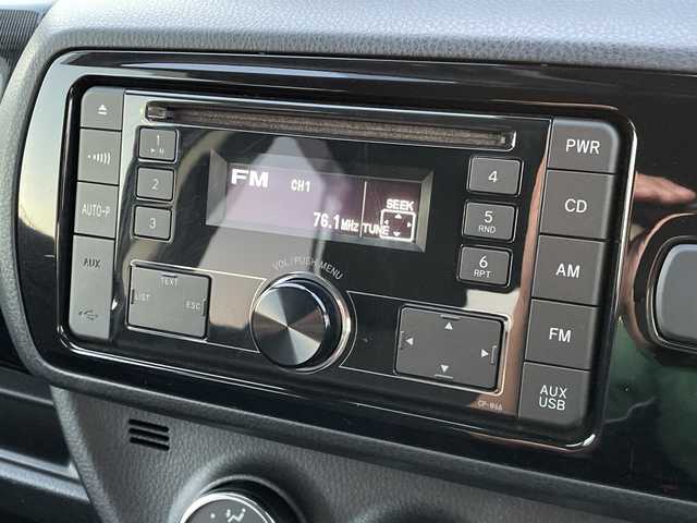 トヨタ ヴィッツ F セーフティエディション 新潟県 2018(平30)年 1.9万km ブラックマイカ 4WD/CD/USB/AUX/衝突被害軽減ブレーキ/レーンキープアシスト/コーナーセンサー/スマートキー/プッシュスタート/オートハイビーム/社外14インチアルミホイール