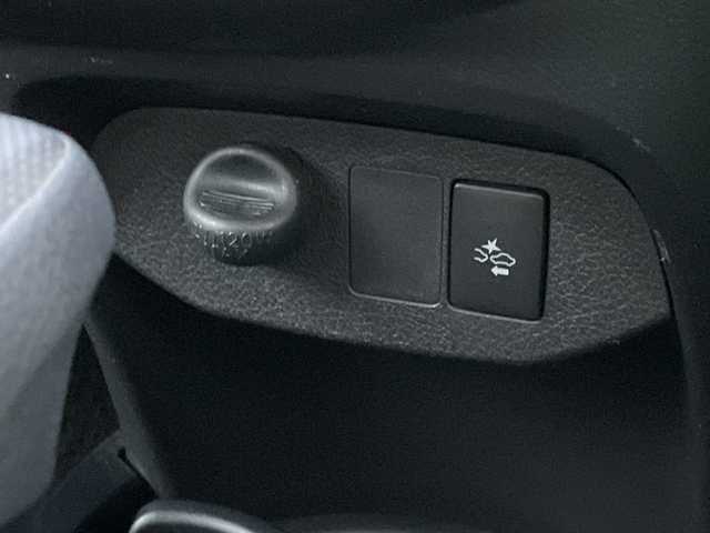 トヨタ ヴィッツ F セーフティエディション 新潟県 2018(平30)年 1.9万km ブラックマイカ 4WD/CD/USB/AUX/衝突被害軽減ブレーキ/レーンキープアシスト/コーナーセンサー/スマートキー/プッシュスタート/オートハイビーム/社外14インチアルミホイール