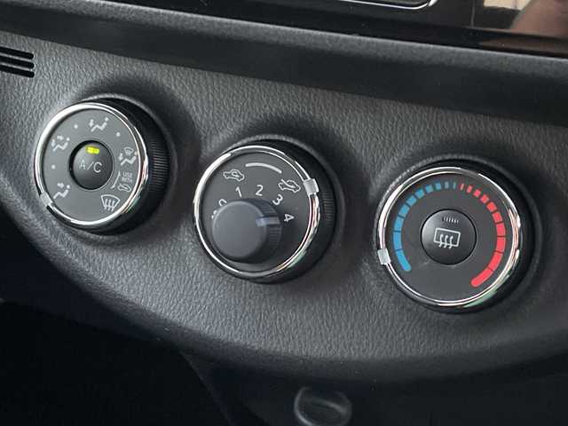 トヨタ ヴィッツ F セーフティエディション 新潟県 2018(平30)年 1.9万km ブラックマイカ 4WD/CD/USB/AUX/衝突被害軽減ブレーキ/レーンキープアシスト/コーナーセンサー/スマートキー/プッシュスタート/オートハイビーム/社外14インチアルミホイール