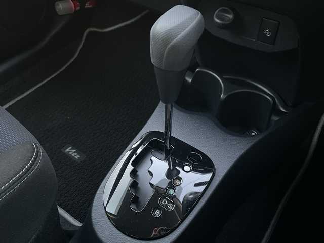 トヨタ ヴィッツ F セーフティエディション 新潟県 2018(平30)年 1.9万km ブラックマイカ 4WD/CD/USB/AUX/衝突被害軽減ブレーキ/レーンキープアシスト/コーナーセンサー/スマートキー/プッシュスタート/オートハイビーム/社外14インチアルミホイール