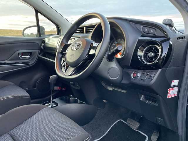 トヨタ ヴィッツ F セーフティエディション 新潟県 2018(平30)年 1.9万km ブラックマイカ 4WD/CD/USB/AUX/衝突被害軽減ブレーキ/レーンキープアシスト/コーナーセンサー/スマートキー/プッシュスタート/オートハイビーム/社外14インチアルミホイール