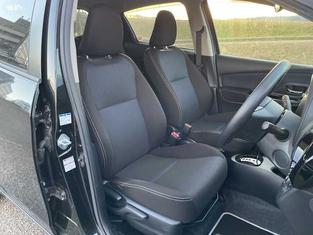 トヨタ ヴィッツ F セーフティエディション 新潟県 2018(平30)年 1.9万km ブラックマイカ 4WD/CD/USB/AUX/衝突被害軽減ブレーキ/レーンキープアシスト/コーナーセンサー/スマートキー/プッシュスタート/オートハイビーム/社外14インチアルミホイール