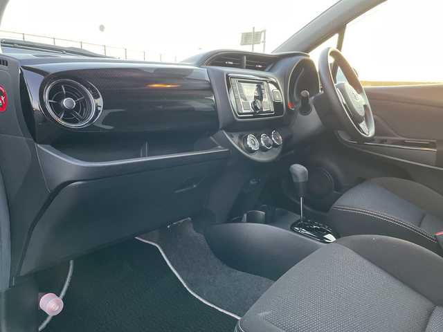 トヨタ ヴィッツ F セーフティエディション 新潟県 2018(平30)年 1.9万km ブラックマイカ 4WD/CD/USB/AUX/衝突被害軽減ブレーキ/レーンキープアシスト/コーナーセンサー/スマートキー/プッシュスタート/オートハイビーム/社外14インチアルミホイール