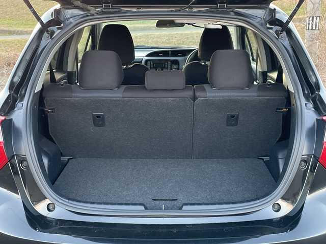 トヨタ ヴィッツ F セーフティエディション 新潟県 2018(平30)年 1.9万km ブラックマイカ 4WD/CD/USB/AUX/衝突被害軽減ブレーキ/レーンキープアシスト/コーナーセンサー/スマートキー/プッシュスタート/オートハイビーム/社外14インチアルミホイール