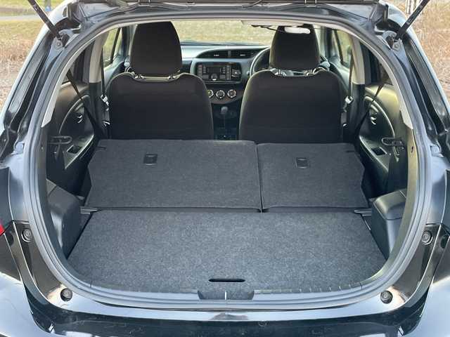 トヨタ ヴィッツ F セーフティエディション 新潟県 2018(平30)年 1.9万km ブラックマイカ 4WD/CD/USB/AUX/衝突被害軽減ブレーキ/レーンキープアシスト/コーナーセンサー/スマートキー/プッシュスタート/オートハイビーム/社外14インチアルミホイール