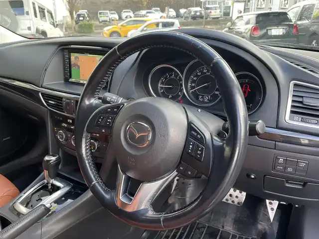 マツダ アテンザ ワゴン 20S 宮城県 2013(平25)年 14.1万km メテオグレーマイカ 純正ＳＤナビ/（ＦＭ／ＡＭ／ＣＤ／ＤＶＤ／Ｂｌｕｅｔｏｏｔｈ）　/ワンセグテレビ　/レーダークルーズコントロール　/リアビークルモニタリングシステム　/横滑り防止装置　/アイドリングストップ/アダプティブフロントライティングシステム/前席シートヒーター/ETC/スマートキー/プッシュスタート/バックカメラ/オートライト/純正エンジンスターター/ドライブレコーダー/レザー調シートカバー/スタッドレスタイヤ社外AW/（215/65R16）