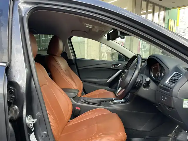 マツダ アテンザ ワゴン 20S 宮城県 2013(平25)年 14.1万km メテオグレーマイカ 純正ＳＤナビ/（ＦＭ／ＡＭ／ＣＤ／ＤＶＤ／Ｂｌｕｅｔｏｏｔｈ）　/ワンセグテレビ　/レーダークルーズコントロール　/リアビークルモニタリングシステム　/横滑り防止装置　/アイドリングストップ/アダプティブフロントライティングシステム/前席シートヒーター/ETC/スマートキー/プッシュスタート/バックカメラ/オートライト/純正エンジンスターター/ドライブレコーダー/レザー調シートカバー/スタッドレスタイヤ社外AW/（215/65R16）