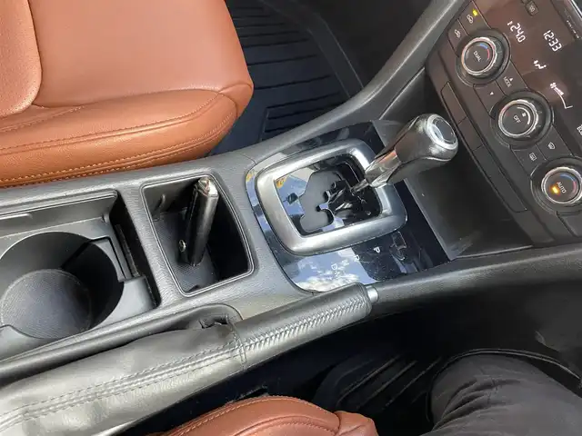 マツダ アテンザ ワゴン 20S 宮城県 2013(平25)年 14.1万km メテオグレーマイカ 純正ＳＤナビ/（ＦＭ／ＡＭ／ＣＤ／ＤＶＤ／Ｂｌｕｅｔｏｏｔｈ）　/ワンセグテレビ　/レーダークルーズコントロール　/リアビークルモニタリングシステム　/横滑り防止装置　/アイドリングストップ/アダプティブフロントライティングシステム/前席シートヒーター/ETC/スマートキー/プッシュスタート/バックカメラ/オートライト/純正エンジンスターター/ドライブレコーダー/レザー調シートカバー/スタッドレスタイヤ社外AW/（215/65R16）