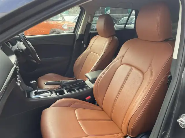 マツダ アテンザ ワゴン 20S 宮城県 2013(平25)年 14.1万km メテオグレーマイカ 純正ＳＤナビ/（ＦＭ／ＡＭ／ＣＤ／ＤＶＤ／Ｂｌｕｅｔｏｏｔｈ）　/ワンセグテレビ　/レーダークルーズコントロール　/リアビークルモニタリングシステム　/横滑り防止装置　/アイドリングストップ/アダプティブフロントライティングシステム/前席シートヒーター/ETC/スマートキー/プッシュスタート/バックカメラ/オートライト/純正エンジンスターター/ドライブレコーダー/レザー調シートカバー/スタッドレスタイヤ社外AW/（215/65R16）