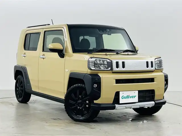 ダイハツ タフト G クロムベンチャー 福島県 2022(令4)年 0.8万km サンドベージュメタリック ルーフレール/ディスプレイオーディオ/型式：PH-6500DVD/【AM/FM/CD/DVD/Bluetooth】/・バックカメラ/パノラマルーフ/衝突軽減ブレーキ/・車線逸脱警報機能/・標識認識/・ふらつき警報/・車線逸脱抑制機能/・先行車発信お知らせ機能/ドライブレコーダー/ETC/オートライト/・オートハイビーム/・LEDヘッドライド/・LEDフォグランプ/電子式サイドブレーキ/・ブレーキオートホールド機能/プッシュスタート/・スマートキー/・スペアキー/コーナーセンサー/ステアリングスイッチ/アイドリングストップ/取扱説明書/新車時保証書