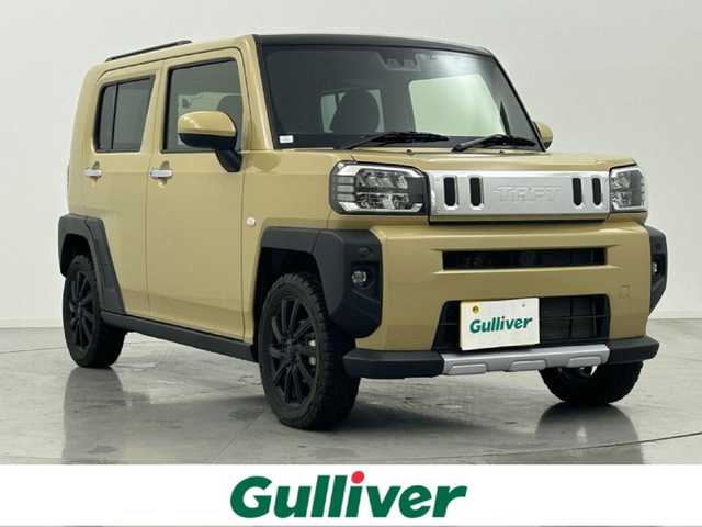 ダイハツ タフト G クロムベンチャー 熊本県 2022(令4)年 0.8万km サンドベージュメタリック ルーフレール/ディスプレイオーディオ/型式：PH-6500DVD/【AM/FM/CD/DVD/Bluetooth】/・バックカメラ/パノラマルーフ/衝突軽減ブレーキ/・車線逸脱警報機能/・標識認識/・ふらつき警報/・車線逸脱抑制機能/・先行車発信お知らせ機能/ドライブレコーダー/ETC/オートライト/・オートハイビーム/・LEDヘッドライド/・LEDフォグランプ/電子式サイドブレーキ/・ブレーキオートホールド機能/プッシュスタート/・スマートキー/・スペアキー/コーナーセンサー/ステアリングスイッチ/アイドリングストップ/取扱説明書/新車時保証書