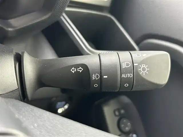 ダイハツ タフト G クロムベンチャー 熊本県 2022(令4)年 0.8万km サンドベージュメタリック ルーフレール/ディスプレイオーディオ/型式：PH-6500DVD/【AM/FM/CD/DVD/Bluetooth】/・バックカメラ/パノラマルーフ/衝突軽減ブレーキ/・車線逸脱警報機能/・標識認識/・ふらつき警報/・車線逸脱抑制機能/・先行車発信お知らせ機能/ドライブレコーダー/ETC/オートライト/・オートハイビーム/・LEDヘッドライド/・LEDフォグランプ/電子式サイドブレーキ/・ブレーキオートホールド機能/プッシュスタート/・スマートキー/・スペアキー/コーナーセンサー/ステアリングスイッチ/アイドリングストップ/取扱説明書/新車時保証書