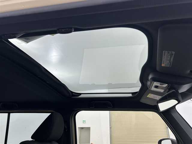 ダイハツ タフト G クロムベンチャー 熊本県 2022(令4)年 0.8万km サンドベージュメタリック ルーフレール/ディスプレイオーディオ/型式：PH-6500DVD/【AM/FM/CD/DVD/Bluetooth】/・バックカメラ/パノラマルーフ/衝突軽減ブレーキ/・車線逸脱警報機能/・標識認識/・ふらつき警報/・車線逸脱抑制機能/・先行車発信お知らせ機能/ドライブレコーダー/ETC/オートライト/・オートハイビーム/・LEDヘッドライド/・LEDフォグランプ/電子式サイドブレーキ/・ブレーキオートホールド機能/プッシュスタート/・スマートキー/・スペアキー/コーナーセンサー/ステアリングスイッチ/アイドリングストップ/取扱説明書/新車時保証書