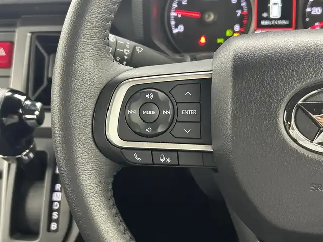 ダイハツ タフト G クロムベンチャー 熊本県 2022(令4)年 0.8万km サンドベージュメタリック ルーフレール/ディスプレイオーディオ/型式：PH-6500DVD/【AM/FM/CD/DVD/Bluetooth】/・バックカメラ/パノラマルーフ/衝突軽減ブレーキ/・車線逸脱警報機能/・標識認識/・ふらつき警報/・車線逸脱抑制機能/・先行車発信お知らせ機能/ドライブレコーダー/ETC/オートライト/・オートハイビーム/・LEDヘッドライド/・LEDフォグランプ/電子式サイドブレーキ/・ブレーキオートホールド機能/プッシュスタート/・スマートキー/・スペアキー/コーナーセンサー/ステアリングスイッチ/アイドリングストップ/取扱説明書/新車時保証書