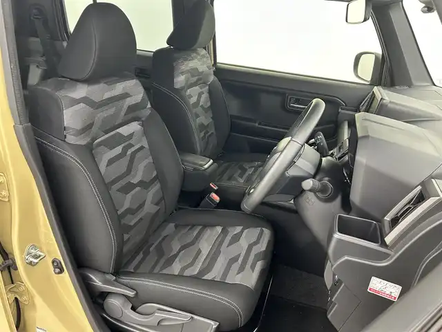 ダイハツ タフト G クロムベンチャー 熊本県 2022(令4)年 0.8万km サンドベージュメタリック ルーフレール/ディスプレイオーディオ/型式：PH-6500DVD/【AM/FM/CD/DVD/Bluetooth】/・バックカメラ/パノラマルーフ/衝突軽減ブレーキ/・車線逸脱警報機能/・標識認識/・ふらつき警報/・車線逸脱抑制機能/・先行車発信お知らせ機能/ドライブレコーダー/ETC/オートライト/・オートハイビーム/・LEDヘッドライド/・LEDフォグランプ/電子式サイドブレーキ/・ブレーキオートホールド機能/プッシュスタート/・スマートキー/・スペアキー/コーナーセンサー/ステアリングスイッチ/アイドリングストップ/取扱説明書/新車時保証書