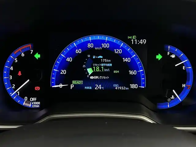 トヨタ カローラ クロス ハイブリッド Z 道央・札幌 2021(令3)年 4.2万km プラチナホワイトパールマイカ ・ワンオーナー/・４WD/・純正８型ディスプレイオーディオ/・BT/USB/AppleCarplay/フルセグTV/・パノラミックビューモニター/・ビルトインETC/・ドライブレコーダー前後（DC-DR652）/・トヨタセーフティセンス/・プリクラッシュセーフティ/・レーダークルーズコントロール/・レーントレーシングアシスト/・ロードサインアシスト/・ドライバー異常時対応システム/・プロアクティブドライビングシステム/・パーキングサポートブレーキ/・オートブレーキホールド/・クリアランスソナー/・ブライドスポットモニター/・横滑り防止装置/・アイドリングストップ/・オートマチックハイビーム/・オートライト/・ヘッドランプレベライザー/・LEDヘッドライト/・LEDフォグランプ/・ハーフレザーシート/・D＋N席シートヒーター/・純正１８インチAW/・純正フロアマット/・プッシュスタート/・スマートキー/・取扱説明書/・保証書