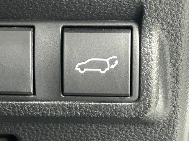 トヨタ カローラ クロス ハイブリッド Z 道央・札幌 2021(令3)年 4.2万km プラチナホワイトパールマイカ ・ワンオーナー/・４WD/・純正８型ディスプレイオーディオ/・BT/USB/AppleCarplay/フルセグTV/・パノラミックビューモニター/・ビルトインETC/・ドライブレコーダー前後（DC-DR652）/・トヨタセーフティセンス/・プリクラッシュセーフティ/・レーダークルーズコントロール/・レーントレーシングアシスト/・ロードサインアシスト/・ドライバー異常時対応システム/・プロアクティブドライビングシステム/・パーキングサポートブレーキ/・オートブレーキホールド/・クリアランスソナー/・ブライドスポットモニター/・横滑り防止装置/・アイドリングストップ/・オートマチックハイビーム/・オートライト/・ヘッドランプレベライザー/・LEDヘッドライト/・LEDフォグランプ/・ハーフレザーシート/・D＋N席シートヒーター/・純正１８インチAW/・純正フロアマット/・プッシュスタート/・スマートキー/・取扱説明書/・保証書