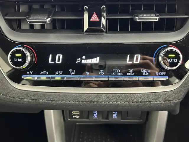 トヨタ カローラ クロス ハイブリッド Z 道央・札幌 2021(令3)年 4.2万km プラチナホワイトパールマイカ ・ワンオーナー/・４WD/・純正８型ディスプレイオーディオ/・BT/USB/AppleCarplay/フルセグTV/・パノラミックビューモニター/・ビルトインETC/・ドライブレコーダー前後（DC-DR652）/・トヨタセーフティセンス/・プリクラッシュセーフティ/・レーダークルーズコントロール/・レーントレーシングアシスト/・ロードサインアシスト/・ドライバー異常時対応システム/・プロアクティブドライビングシステム/・パーキングサポートブレーキ/・オートブレーキホールド/・クリアランスソナー/・ブライドスポットモニター/・横滑り防止装置/・アイドリングストップ/・オートマチックハイビーム/・オートライト/・ヘッドランプレベライザー/・LEDヘッドライト/・LEDフォグランプ/・ハーフレザーシート/・D＋N席シートヒーター/・純正１８インチAW/・純正フロアマット/・プッシュスタート/・スマートキー/・取扱説明書/・保証書