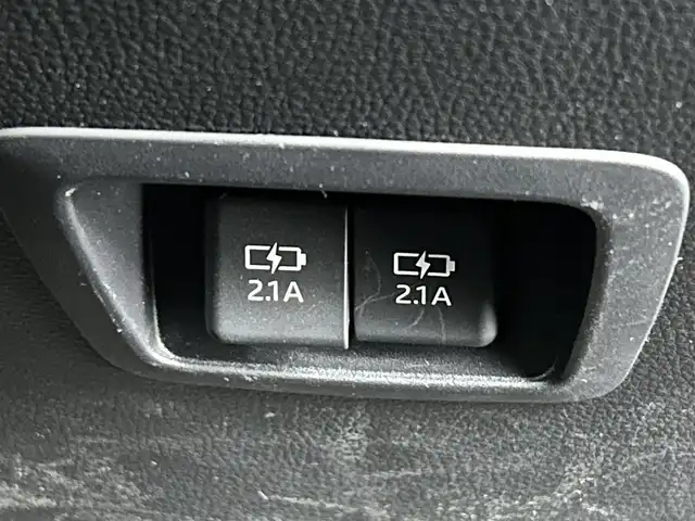 トヨタ カローラ クロス ハイブリッド Z 道央・札幌 2021(令3)年 4.2万km プラチナホワイトパールマイカ ・ワンオーナー/・４WD/・純正８型ディスプレイオーディオ/・BT/USB/AppleCarplay/フルセグTV/・パノラミックビューモニター/・ビルトインETC/・ドライブレコーダー前後（DC-DR652）/・トヨタセーフティセンス/・プリクラッシュセーフティ/・レーダークルーズコントロール/・レーントレーシングアシスト/・ロードサインアシスト/・ドライバー異常時対応システム/・プロアクティブドライビングシステム/・パーキングサポートブレーキ/・オートブレーキホールド/・クリアランスソナー/・ブライドスポットモニター/・横滑り防止装置/・アイドリングストップ/・オートマチックハイビーム/・オートライト/・ヘッドランプレベライザー/・LEDヘッドライト/・LEDフォグランプ/・ハーフレザーシート/・D＋N席シートヒーター/・純正１８インチAW/・純正フロアマット/・プッシュスタート/・スマートキー/・取扱説明書/・保証書