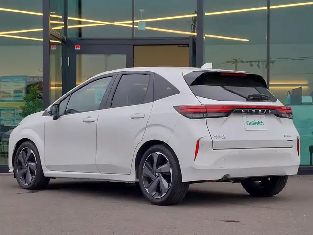 日産 オーラ G 東京都 2022(令4)年 1.7万km ピュアホワイトパール 純正ナビ/アラウンドビューモニター/フルセグ/ビルトインETC/デジタルインナーミラー/ハーフレザーシート/衝突軽減システム/レーンキープアシスト/ブラインドスポットモニター/コーナーセンサー/スマートキー