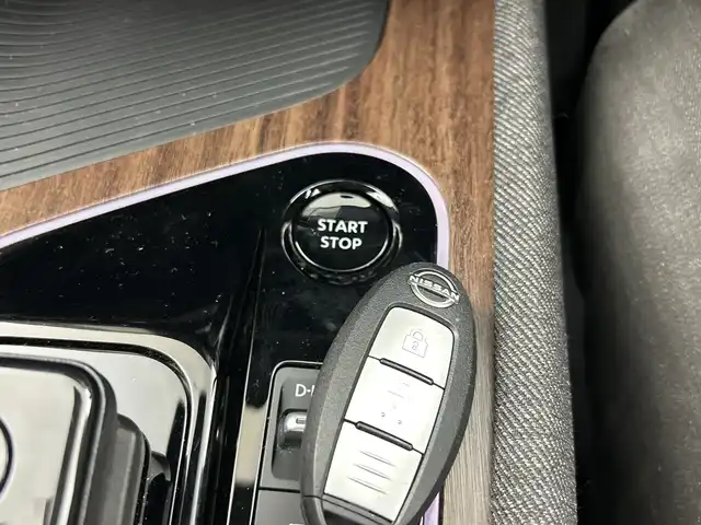 日産 オーラ G 三重県 2022(令4)年 1.7万km ピュアホワイトパール /純正ナビ//アラウンドビューモニター//フルセグ//ビルトインETC//デジタルインナーミラー//ハーフレザーシート//衝突軽減システム//レーンキープアシスト//ブラインドスポットモニター//コーナーセンサー//スマートキー