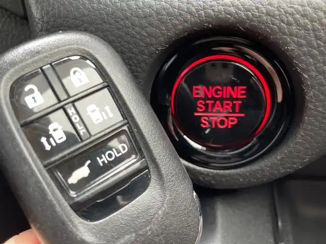 ホンダ ステップワゴン スパーダ 東京都 2023(令5)年 0.7万km クリスタルブラックパール 純正ナビ/天吊モニター/バックモニター/衝突軽減ブレーキ/路外逸脱抑制/ブラインドスポット/パーキングセンサー/レーダークルーズ/シートヒーター/両側電動ドア/電動リアゲート/ETC