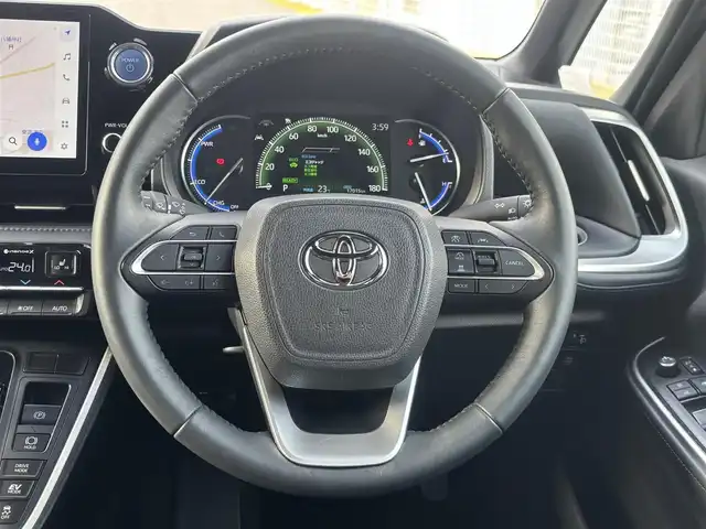 トヨタ ヴォクシー ハイブリッド S－Z 千葉県 2023(令5)年 1.7万km グリッターブラックガラスフレーク 純正メーカーOP10.5インチディスプレイオーディオ/ナビキットあり/(フルセグTV/CD/DVD/BT/FM/AM)/純正14インチフリップダウンモニター/快適利便パッケージHigh/電動リアゲート/二列目シートヒーター/バックカメラ/衝突被害軽減システム/車線逸脱警報/クルーズコントロール/ハーフレザーシート/両側パワースライドドア/横滑り防止装置/ビルトインETC2.0/ドライブレコーダー/アイドリングストップ/LEDヘッドライト/フォグランプ/オートライト/ウィンカーミラー/電動格納ミラー/純正17インチAW/シートヒーター/エアシート/シートリフター/ステアリングヒーター/プッシュスタート/スマートキー/スペアキー/フロアマット/取扱説明書/保証書