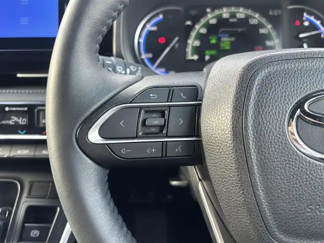 トヨタ ヴォクシー ハイブリッド S－Z 千葉県 2023(令5)年 1.7万km グリッターブラックガラスフレーク 純正メーカーOP10.5インチディスプレイオーディオ/ナビキットあり/(フルセグTV/CD/DVD/BT/FM/AM)/純正14インチフリップダウンモニター/快適利便パッケージHigh/電動リアゲート/二列目シートヒーター/バックカメラ/衝突被害軽減システム/車線逸脱警報/クルーズコントロール/ハーフレザーシート/両側パワースライドドア/横滑り防止装置/ビルトインETC2.0/ドライブレコーダー/アイドリングストップ/LEDヘッドライト/フォグランプ/オートライト/ウィンカーミラー/電動格納ミラー/純正17インチAW/シートヒーター/エアシート/シートリフター/ステアリングヒーター/プッシュスタート/スマートキー/スペアキー/フロアマット/取扱説明書/保証書